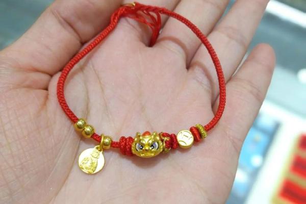 女属龙佩戴什么最好 76年的龙今年佩戴什么好 女属龙佩戴什么最好 76年的龙今年佩戴什么好