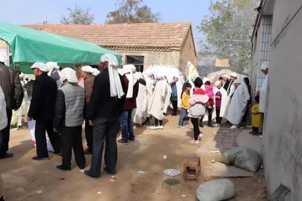 梦见给死去的人办丧事的场面 梦见给死去的人办丧事的场面