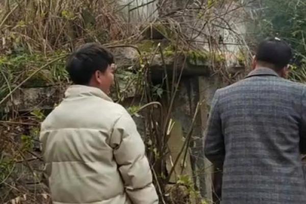 坟墓风水：坟墓出现冒青烟异象