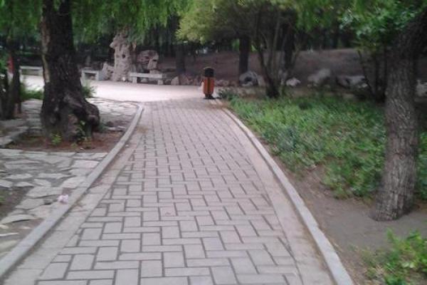 探秘路岩石45度八字，揭秘其独特特点和魅力所在