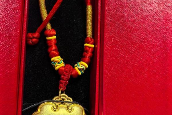 新生儿长命锁一般由什么人送风水 新生儿长命锁一般由什么人送风水