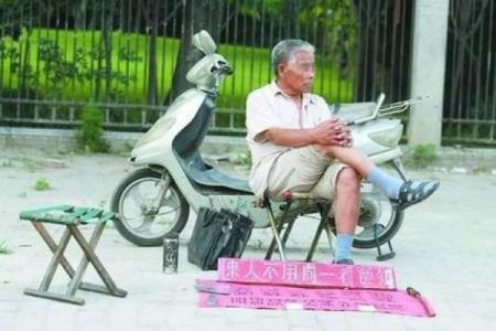 有必要？家长花费数万填志愿，给孩子算命测方位！