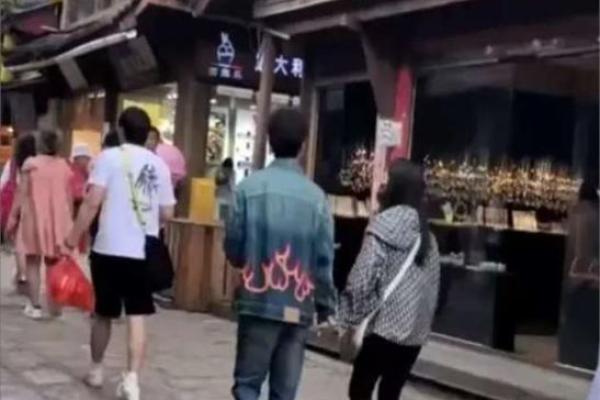 陈楚生与老婆牵手逛街上热搜，紫微斗数如何断你的爱情甜蜜度？