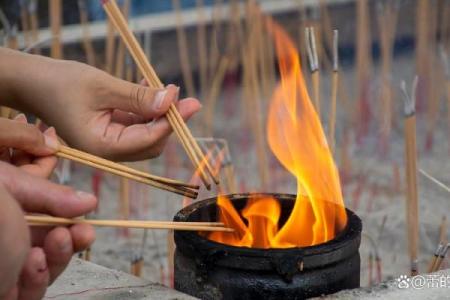 穷算命，富烧香