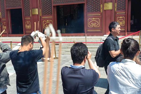 哪里的寺庙有真人算命师傅