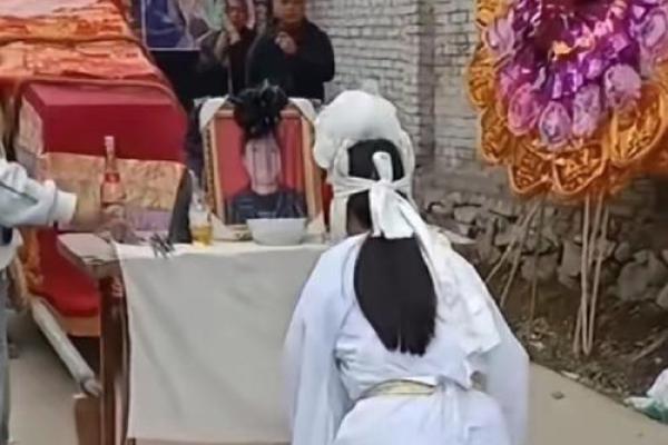 为什么算命说要多戴孝